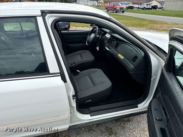 image for item EH6982 2010 Ford Crown Victoria Police Interceptor  