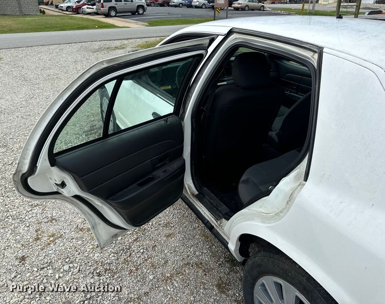 image for item EH6982 2010 Ford Crown Victoria Police Interceptor  