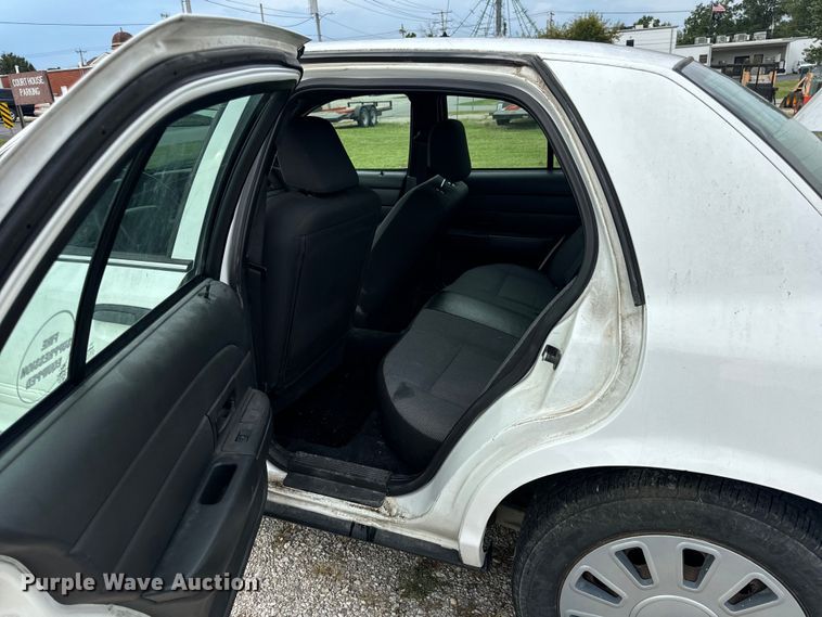 image for item EH6982 2010 Ford Crown Victoria Police Interceptor  