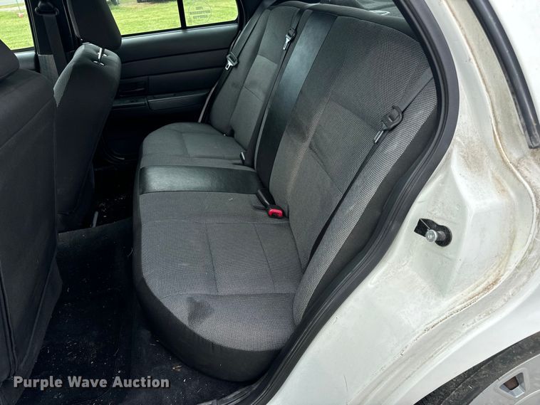 image for item EH6982 2010 Ford Crown Victoria Police Interceptor  