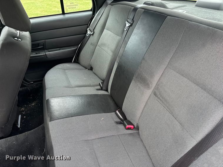 image for item EH6982 2010 Ford Crown Victoria Police Interceptor  