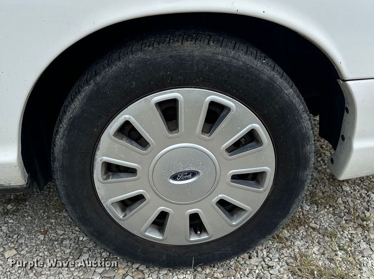 image for item EH6982 2010 Ford Crown Victoria Police Interceptor  