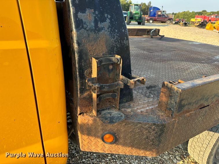 image for item EH6994 2012 Ford F550 XL SuperCab flatbed truck