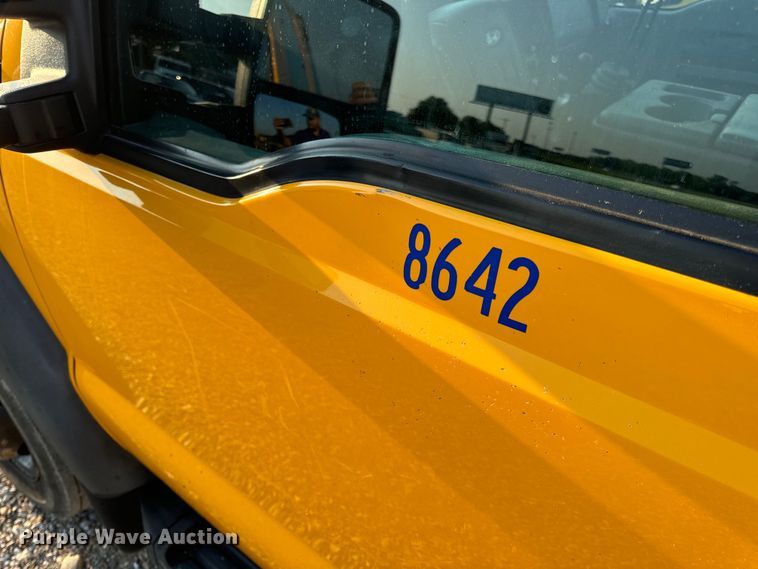 image for item EH6994 2012 Ford F550 XL SuperCab flatbed truck