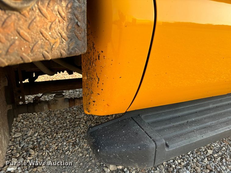 image for item EH6994 2012 Ford F550 XL SuperCab flatbed truck