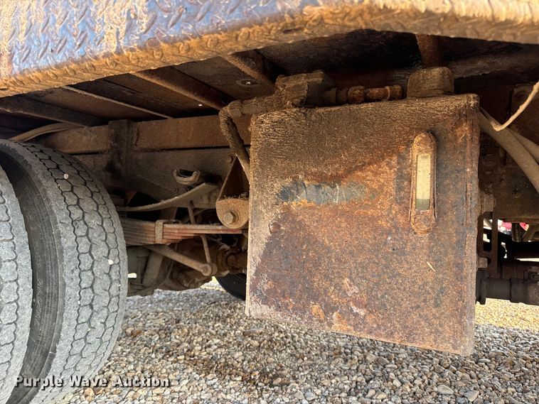 image for item EH6994 2012 Ford F550 XL SuperCab flatbed truck