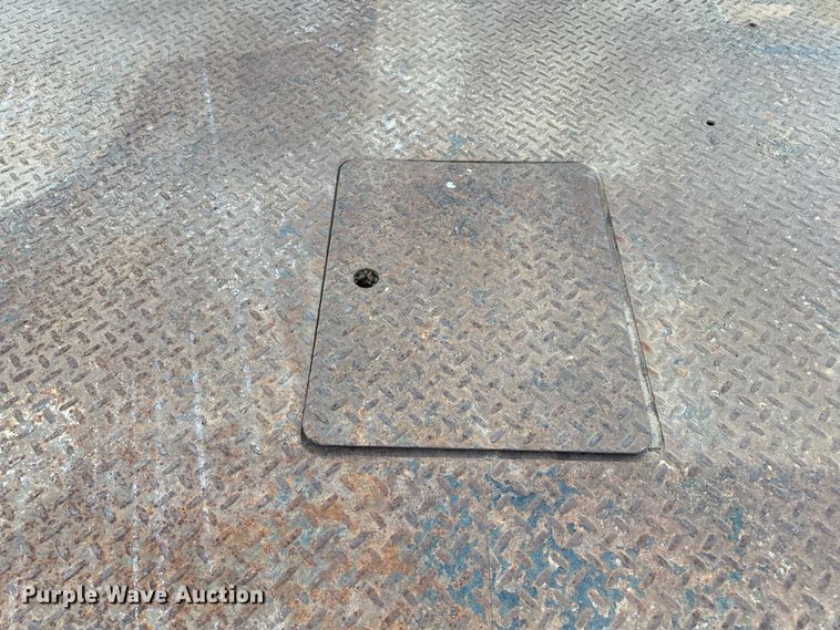 image for item EH6994 2012 Ford F550 XL SuperCab flatbed truck