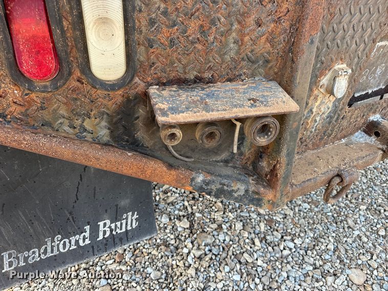 image for item EH6994 2012 Ford F550 XL SuperCab flatbed truck