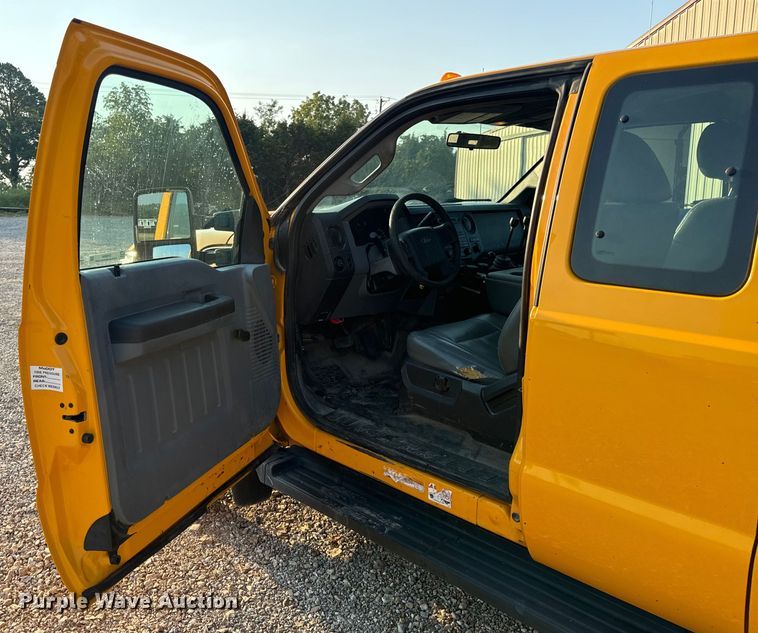 image for item EH6994 2012 Ford F550 XL SuperCab flatbed truck