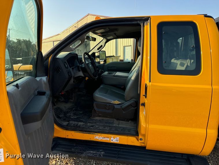 image for item EH6994 2012 Ford F550 XL SuperCab flatbed truck