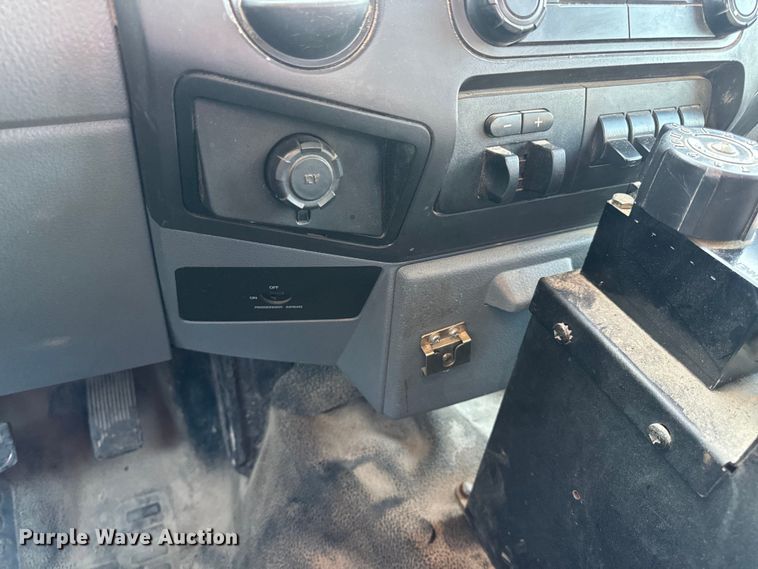 image for item EH6994 2012 Ford F550 XL SuperCab flatbed truck