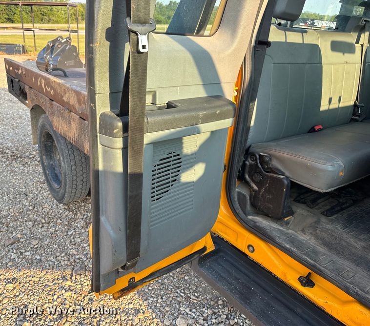 image for item EH6994 2012 Ford F550 XL SuperCab flatbed truck