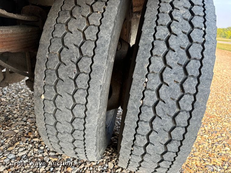 image for item EH6994 2012 Ford F550 XL SuperCab flatbed truck