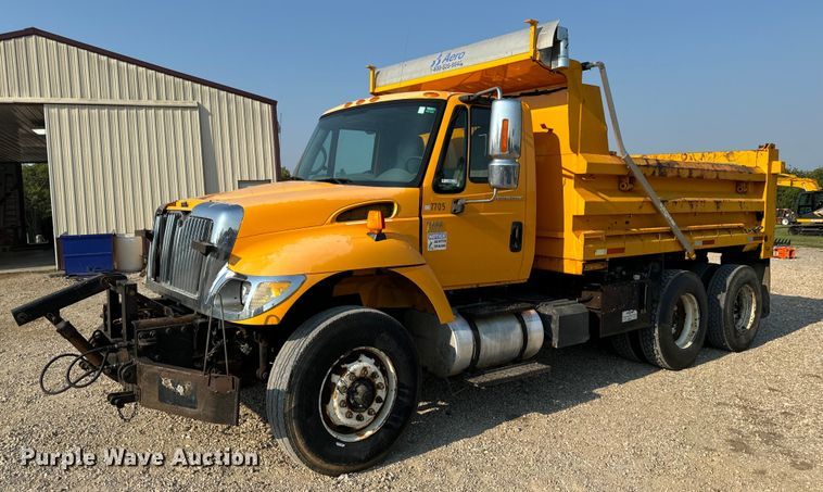 image for item EH6997 2006 International  7400  dump truck