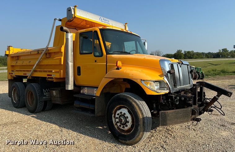 image for item EH6997 2006 International  7400  dump truck