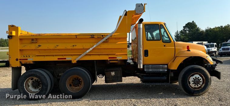 image for item EH6997 2006 International  7400  dump truck