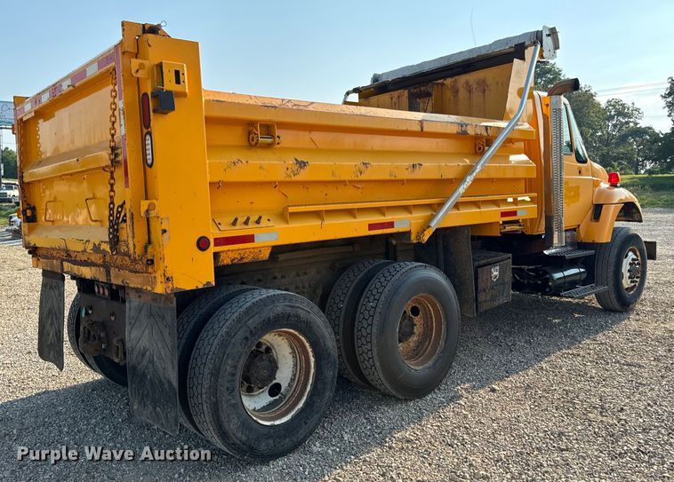 image for item EH6997 2006 International  7400  dump truck
