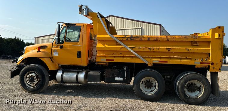 image for item EH6997 2006 International  7400  dump truck