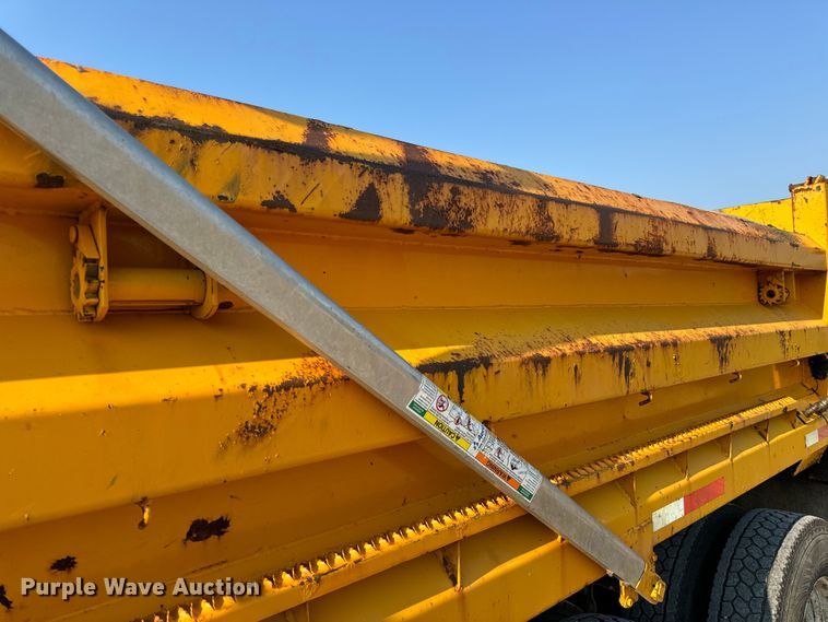 image for item EH6997 2006 International  7400  dump truck