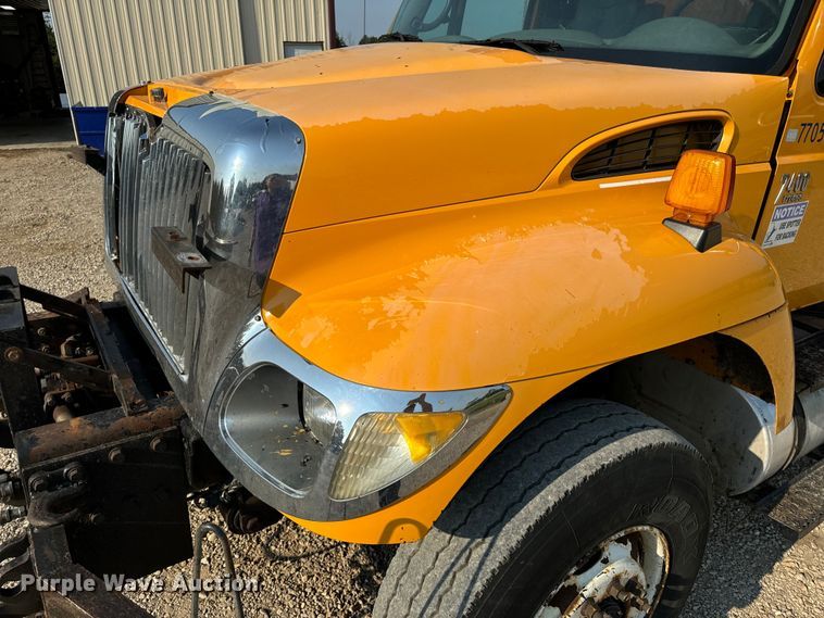 image for item EH6997 2006 International  7400  dump truck