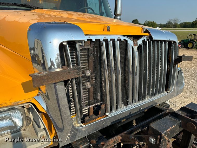 image for item EH6997 2006 International  7400  dump truck