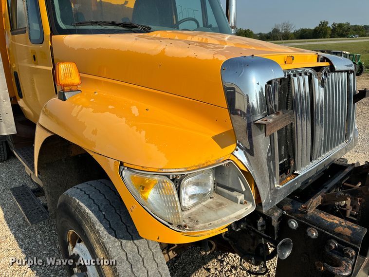 image for item EH6997 2006 International  7400  dump truck