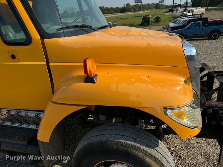 image for item EH6997 2006 International  7400  dump truck