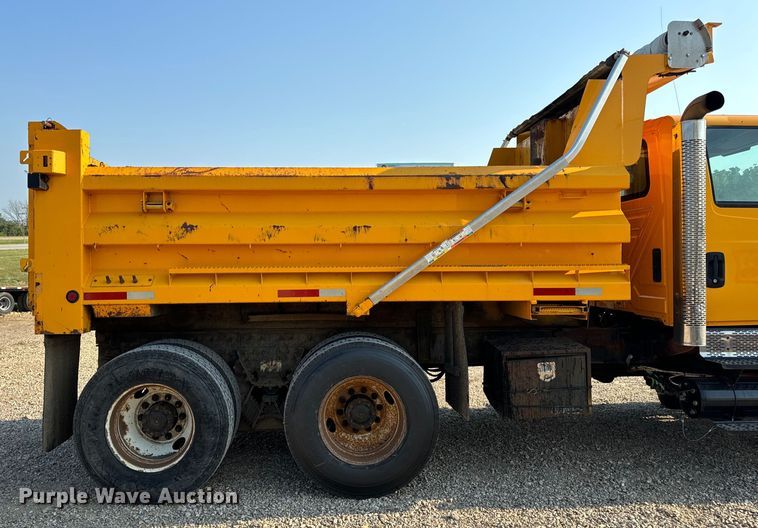 image for item EH6997 2006 International  7400  dump truck