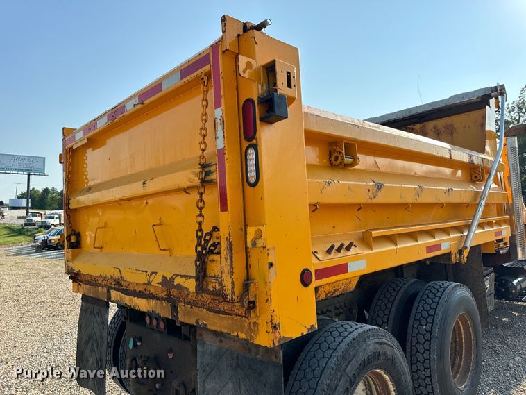 image for item EH6997 2006 International  7400  dump truck