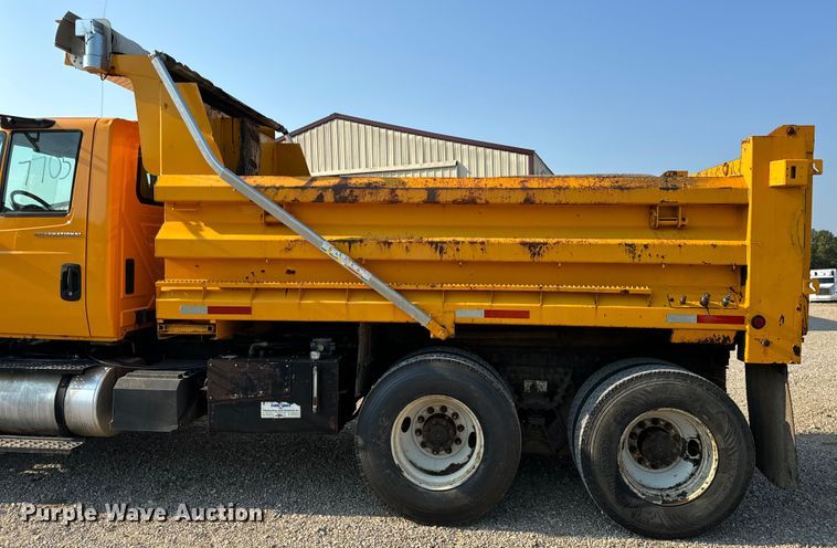 image for item EH6997 2006 International  7400  dump truck
