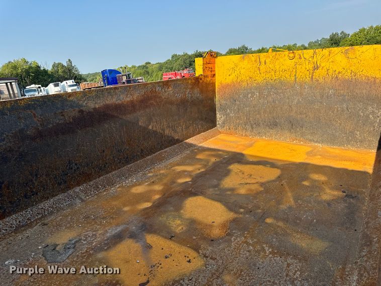 image for item EH6997 2006 International  7400  dump truck