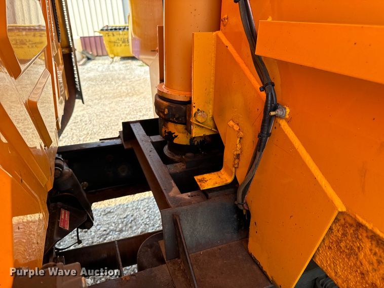 image for item EH6997 2006 International  7400  dump truck