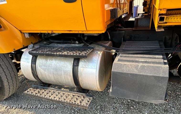 image for item EH6997 2006 International  7400  dump truck