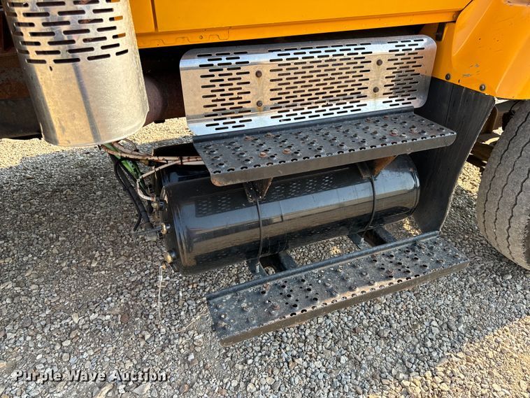 image for item EH6997 2006 International  7400  dump truck