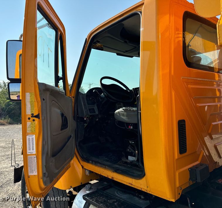 image for item EH6997 2006 International  7400  dump truck