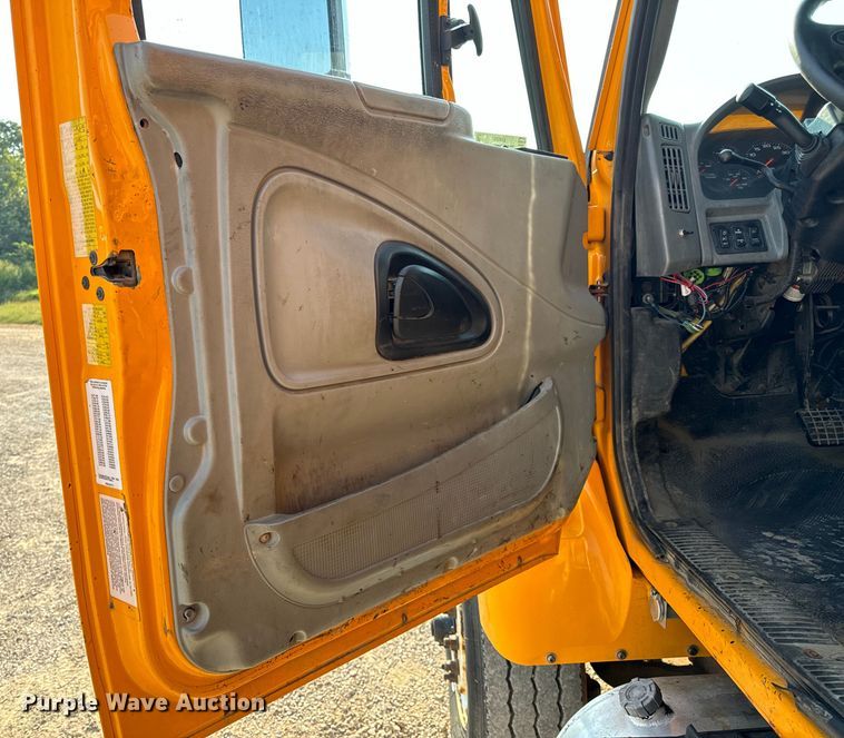 image for item EH6997 2006 International  7400  dump truck