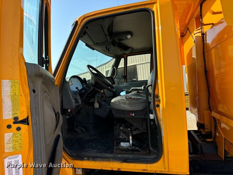 image for item EH6997 2006 International  7400  dump truck