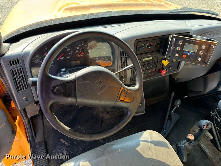 image for item EH6997 2006 International  7400  dump truck