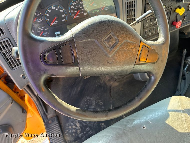 image for item EH6997 2006 International  7400  dump truck