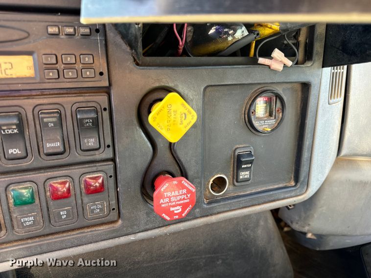 image for item EH6997 2006 International  7400  dump truck