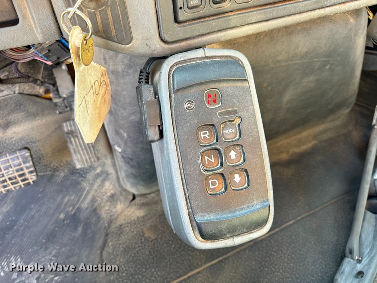 image for item EH6997 2006 International  7400  dump truck