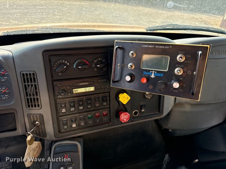 image for item EH6997 2006 International  7400  dump truck