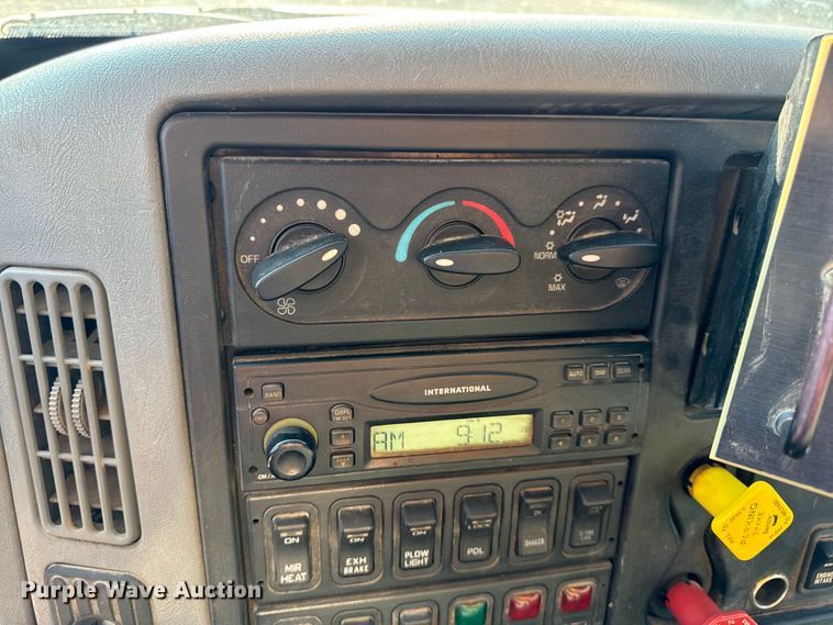 image for item EH6997 2006 International  7400  dump truck