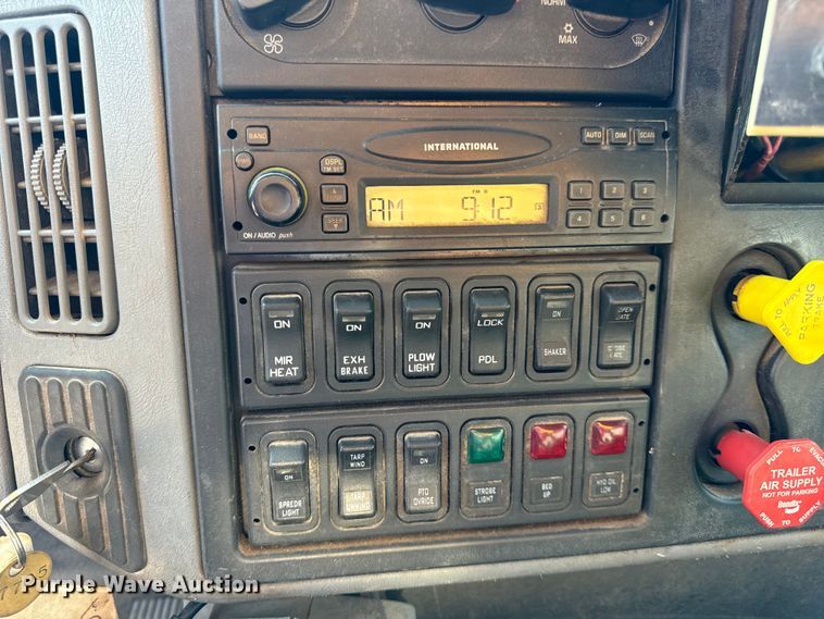 image for item EH6997 2006 International  7400  dump truck