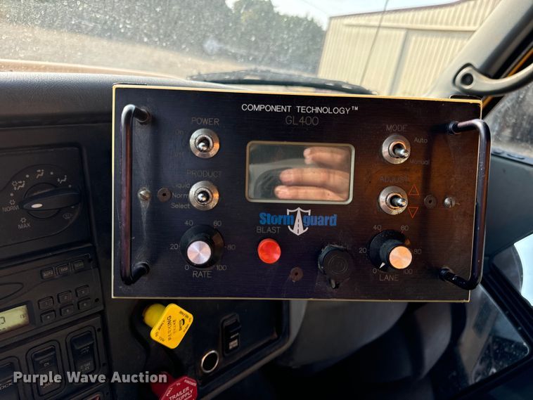 image for item EH6997 2006 International  7400  dump truck