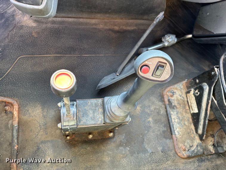 image for item EH6997 2006 International  7400  dump truck