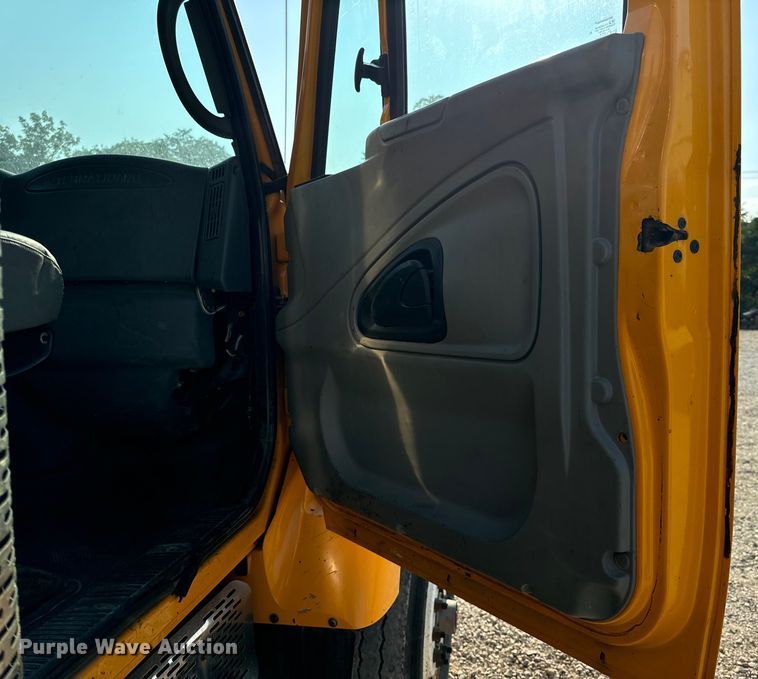 image for item EH6997 2006 International  7400  dump truck