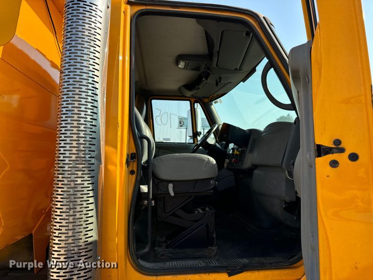 image for item EH6997 2006 International  7400  dump truck