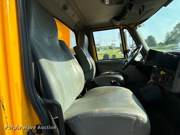 image for item EH6997 2006 International  7400  dump truck