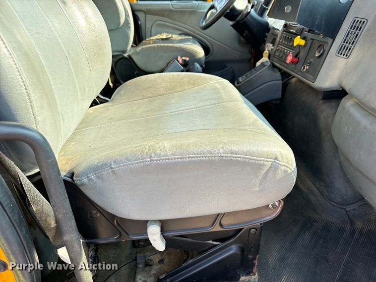 image for item EH6997 2006 International  7400  dump truck